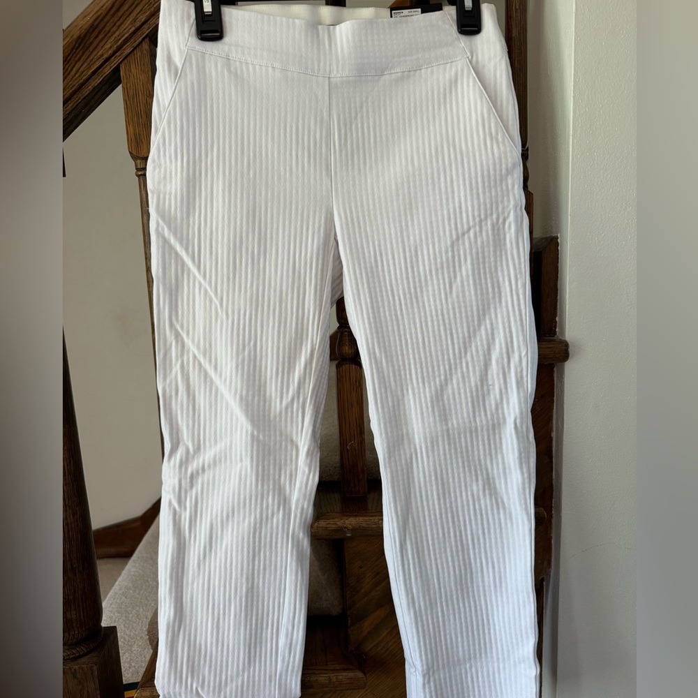 NEW Vera Wang mid rise capri
